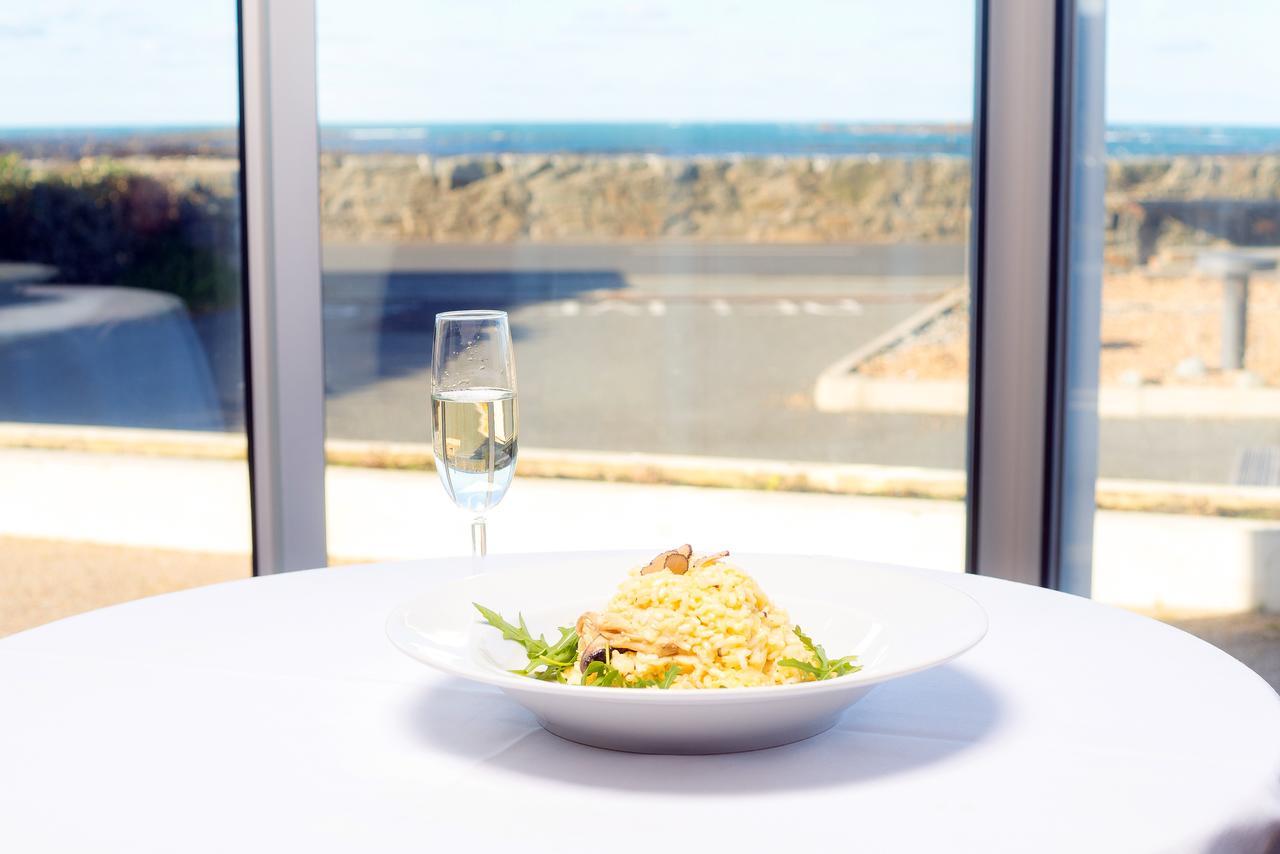 Driftwood Inn Saint Saviour Restoran foto