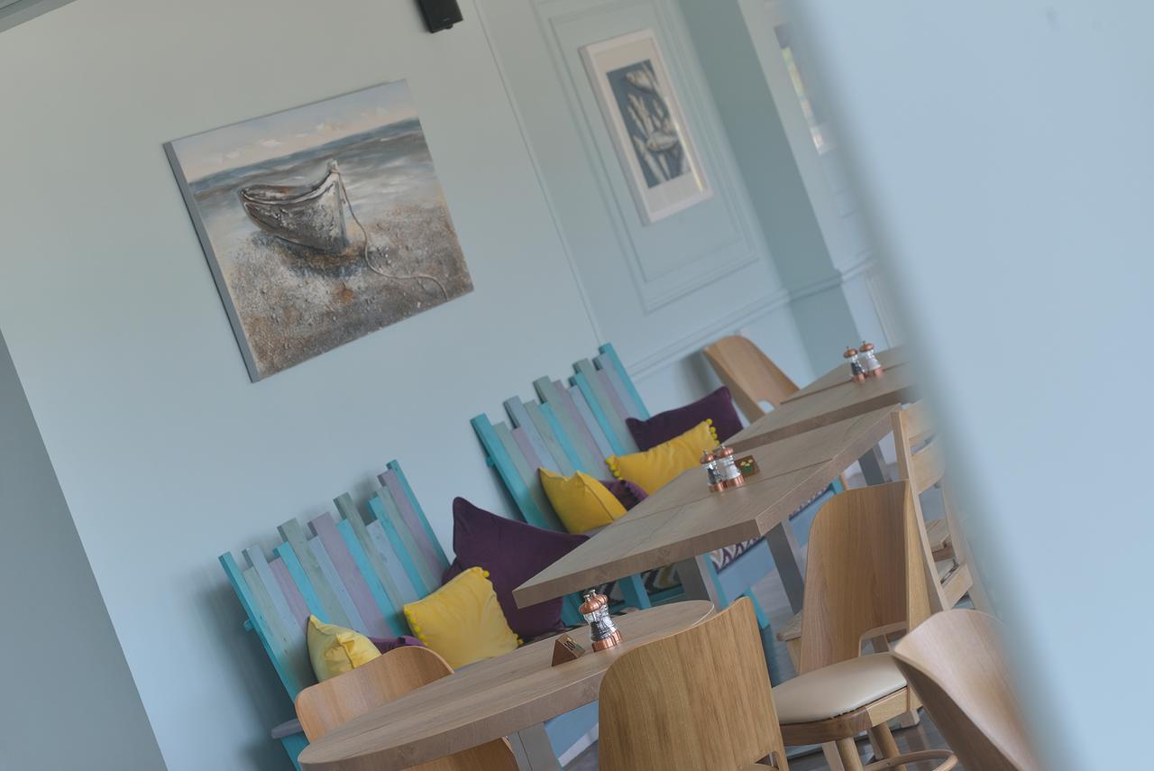 Driftwood Inn Saint Saviour Restoran foto