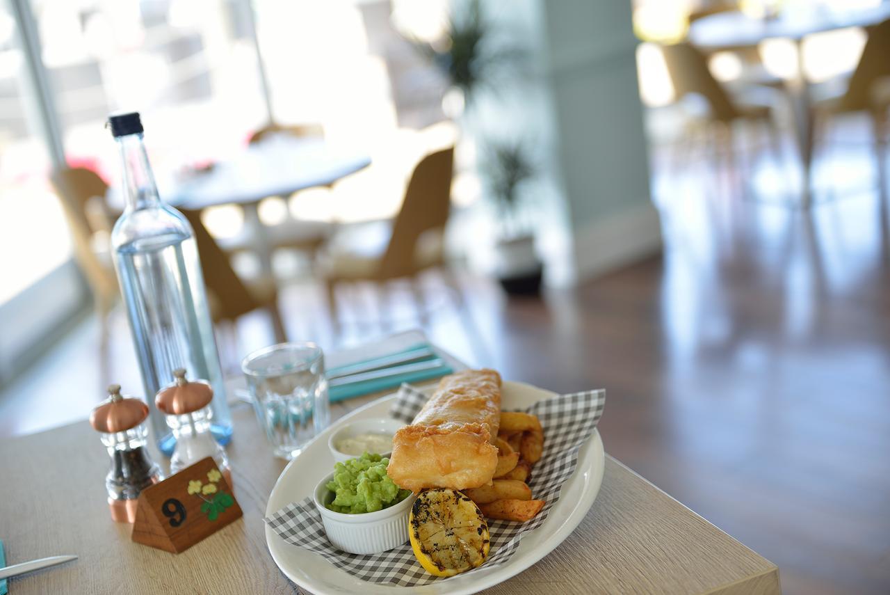 Driftwood Inn Saint Saviour Restoran foto