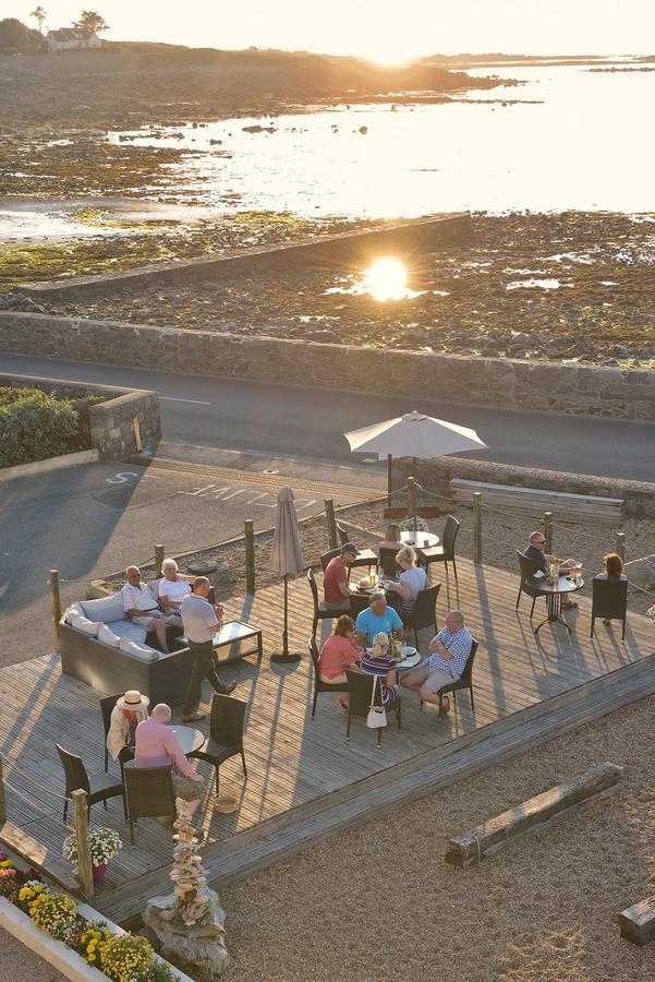Driftwood Inn Saint Saviour Restoran foto
