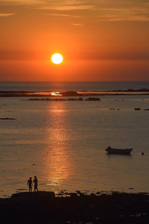 Driftwood Inn Saint Saviour Bagian luar foto